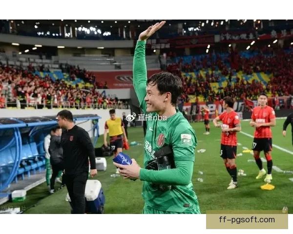 提莫莱切特在蓉城防线的稳健防守与出色长传出球能力解析