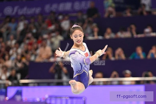 女子个人全能锁肩稳定，高低杠落地纹丝不动
